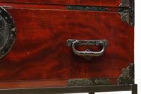 美しい光沢を放つアイアンフレーム付き最上衣裳箪笥 BB3106