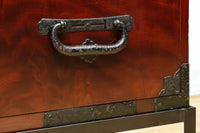 美しい光沢を放つアイアンフレーム付き最上衣裳箪笥 BB3106