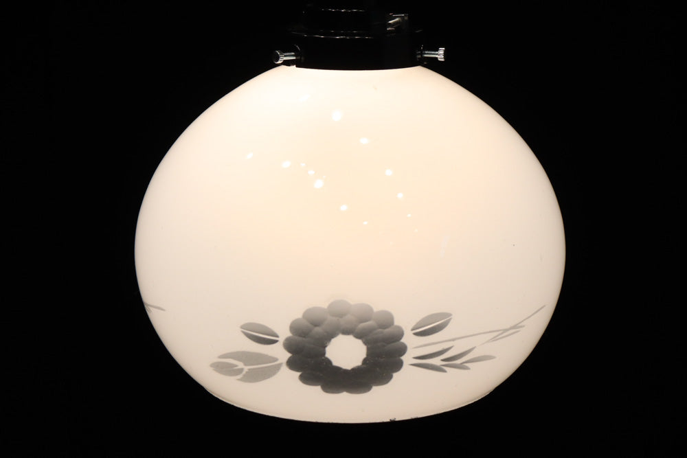 椿の花の透かし絵が浮かぶ可愛らしい電笠 DC8440 – 古福庵 [ KOFUKUAN