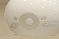 椿の花の透かし絵が浮かぶ可愛らしい電笠 DC8440