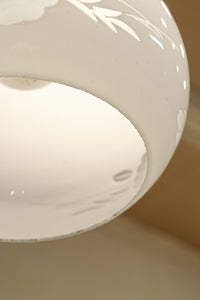 椿の花の透かし絵が浮かぶ可愛らしい電笠 DC8440