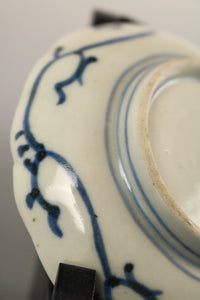 品の良い藍色が美しい蛸唐草模様の豆皿 DB4879 在庫2枚