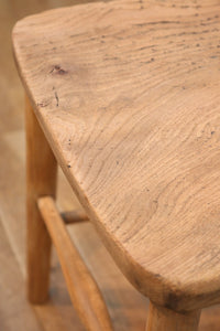 オーク木地の風合いと味わい溢れるアンティークチェアー DB7256c