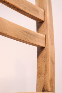 オーク木地の風合いと味わい溢れるアンティークチェアー DB7256c