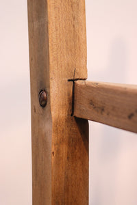 オーク木地の風合いと味わい溢れるアンティークチェアー DB7256c