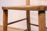 オーク木地の風合いと味わい溢れるアンティークチェアー DB7256c