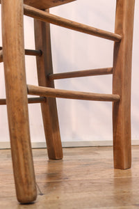 オーク木地の風合いと味わい溢れるアンティークチェアー DB7256c