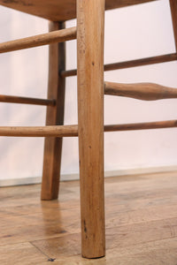 オーク木地の風合いと味わい溢れるアンティークチェアー DB7256c