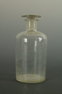 中身が見える淡い透明色のガラス瓶 Da5576c