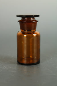 可愛らしいサイズの茶色のガラス瓶 Da5576k