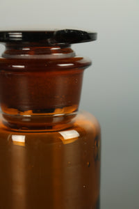 可愛らしいサイズの茶色のガラス瓶 Da5576k