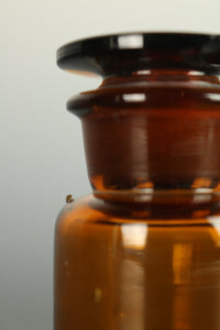 可愛らしいサイズの茶色のガラス瓶 Da5576k