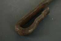 ずっしりと重い鉄製の杭 Db0099