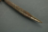 ずっしりと重い鉄製の杭 Db0099