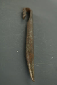 ずっしりと重い鉄製の杭 Db0099