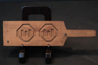 幾何学模様や作りが味わい深い持ち手付きの菓子型 DB2472hj 在庫2個