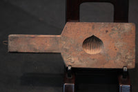 幾何学模様や作りが味わい深い持ち手付きの菓子型 DB2472hj 在庫2個