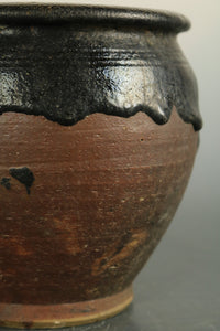 釉薬の色味や味わいが見事な小型の壺 DB4150