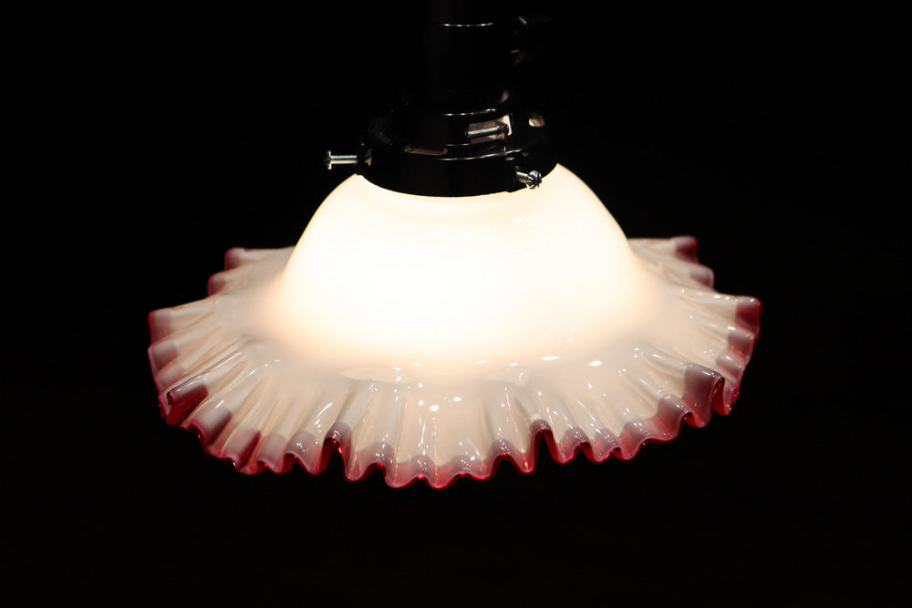 華やかに赤く縁取られたフリルが魅惑的な電笠 DB7958 – 古福庵