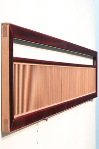 朱色の木枠と木地色の縦繁が雅で美しい欄間 E6817 在庫1枚