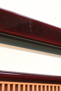 朱色の木枠と木地色の縦繁が雅で美しい欄間 E6817 在庫1枚