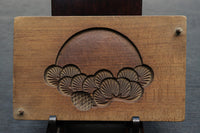 a confectionery DB8130a-d inventory (a: 1 b: 1 c: 1): 1) with a distinctive carved pattern of sculptures