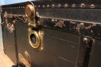 立派な金具の付いたお洒落なトランクケース DB2985