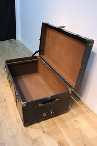 立派な金具の付いたお洒落なトランクケース DB2985