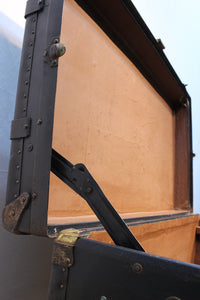 立派な金具の付いたお洒落なトランクケース DB2985