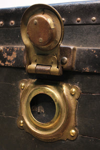 立派な金具の付いたお洒落なトランクケース DB2985