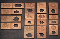 繊細な花模様を1つ描いた風情ある四角の菓子型 DB3107a-m 在庫4個