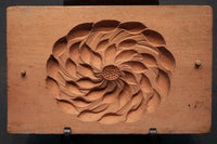 繊細な花模様を1つ描いた風情ある四角の菓子型 DB3107a-m 在庫4個