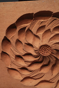 繊細な花模様を1つ描いた風情ある四角の菓子型 DB3107a-m 在庫4個