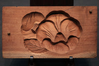 繊細な花模様を1つ描いた風情ある四角の菓子型 DB3107a-m 在庫4個