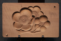 繊細な花模様を1つ描いた風情ある四角の菓子型 DB3107a-m 在庫4個