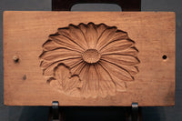 繊細な花模様を1つ描いた風情ある四角の菓子型 DB3107a-m 在庫4個