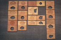 花木や家屋などの模様を1つ描いた情緒ある四角の菓子型 DB3108a-n 在庫8個