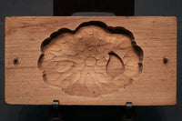 花木や家屋などの模様を1つ描いた情緒ある四角の菓子型 DB3108a-n 在庫8個