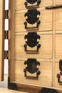 珍品!! 11杯の引き出しを備えた風格漂う行商箪笥 BB1089