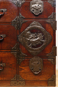 稀少!!唐獅子金具の古色を纏う仙台衣裳箪笥 Ba9316-MT