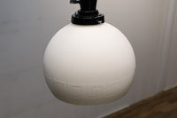 真っ白な球体に雷紋が浮かぶ上品な電笠 DC1117