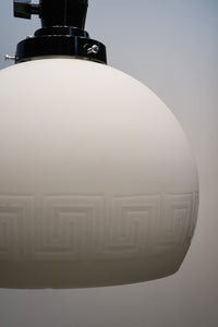 真っ白な球体に雷紋が浮かぶ上品な電笠 DC1117