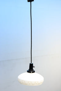 個性的なプレス模様が魅力のプレスガラス電笠 DC1308