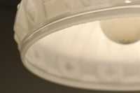 個性的なプレス模様が魅力のプレスガラス電笠 DC1308