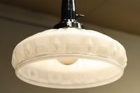 個性的なプレス模様が魅力のプレスガラス電笠 DC1308