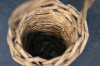 持ち手も可愛らしいアケビの花器 DC1385 在庫1個