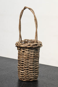 持ち手も可愛らしいアケビの花器 DC1385 在庫1個