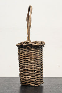 持ち手も可愛らしいアケビの花器 DC1385 在庫1個