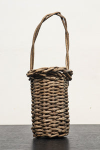 持ち手も可愛らしいアケビの花器 DC1385 在庫1個