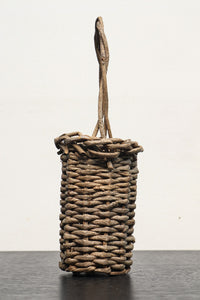 持ち手も可愛らしいアケビの花器 DC1385 在庫1個